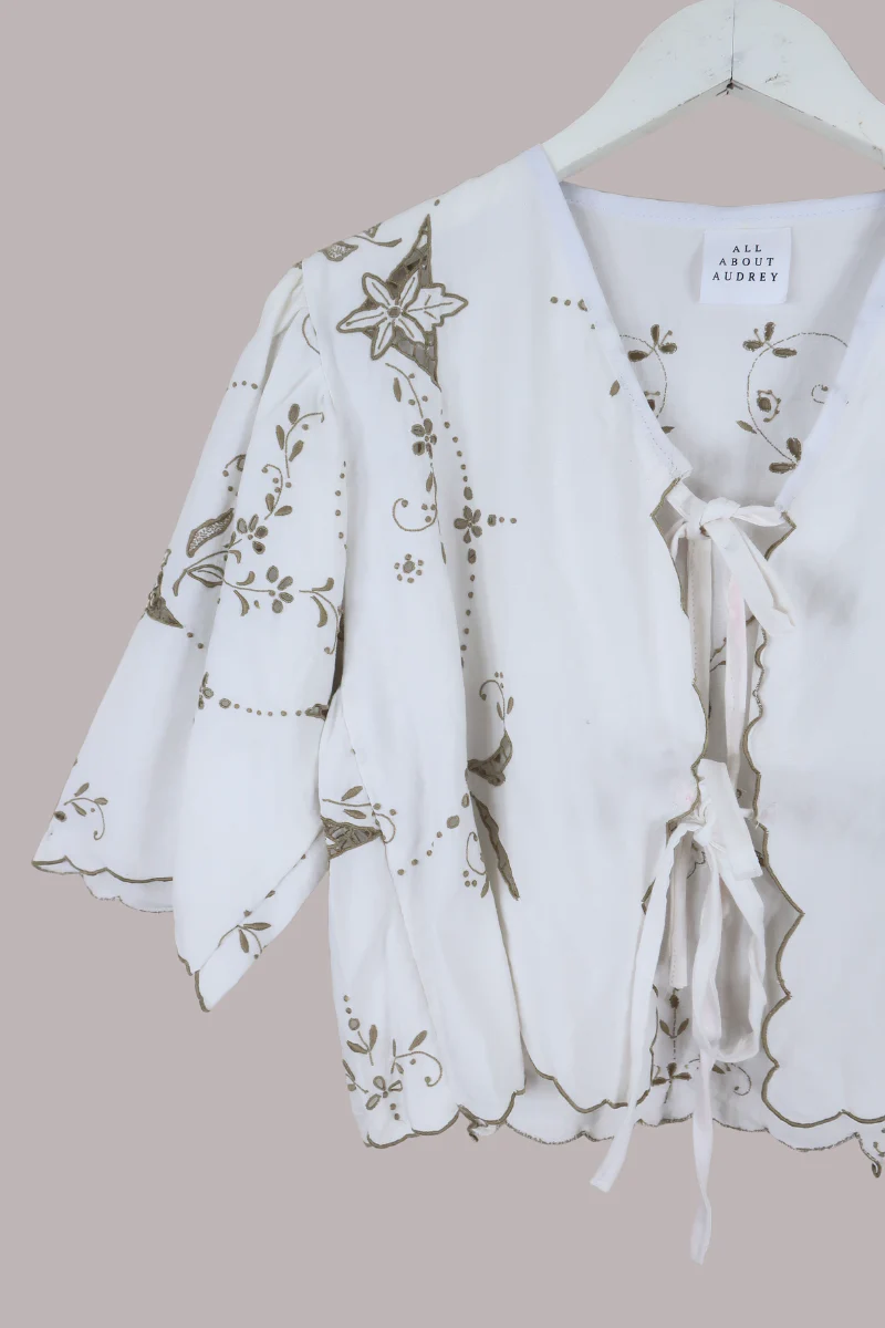 Francesca Vintage Tablecloth Cropped Blouse in Climbing Ivy - Free Size - Image 2
