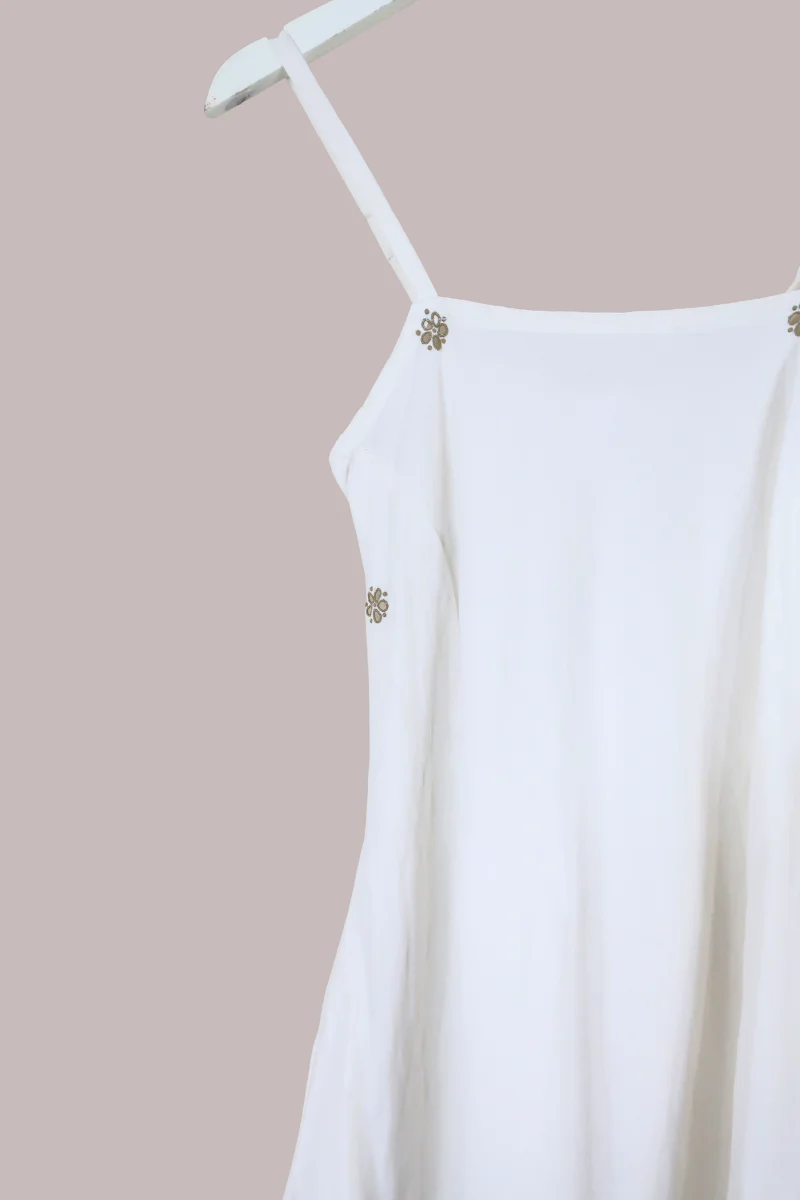 Juliet Vintage Tablecloth Maxi Dress in White & Brass Daisies - Image 2