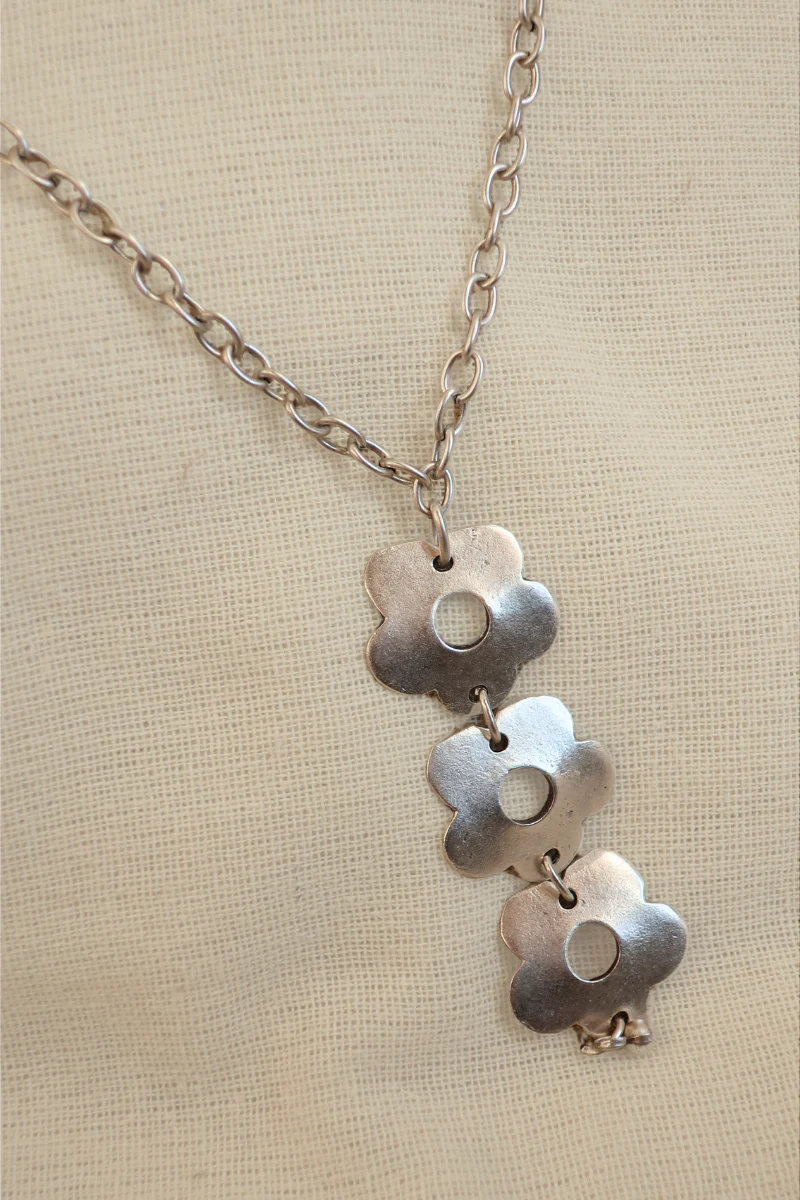 Daisy Medallions Silver Plated Necklace - Image 2