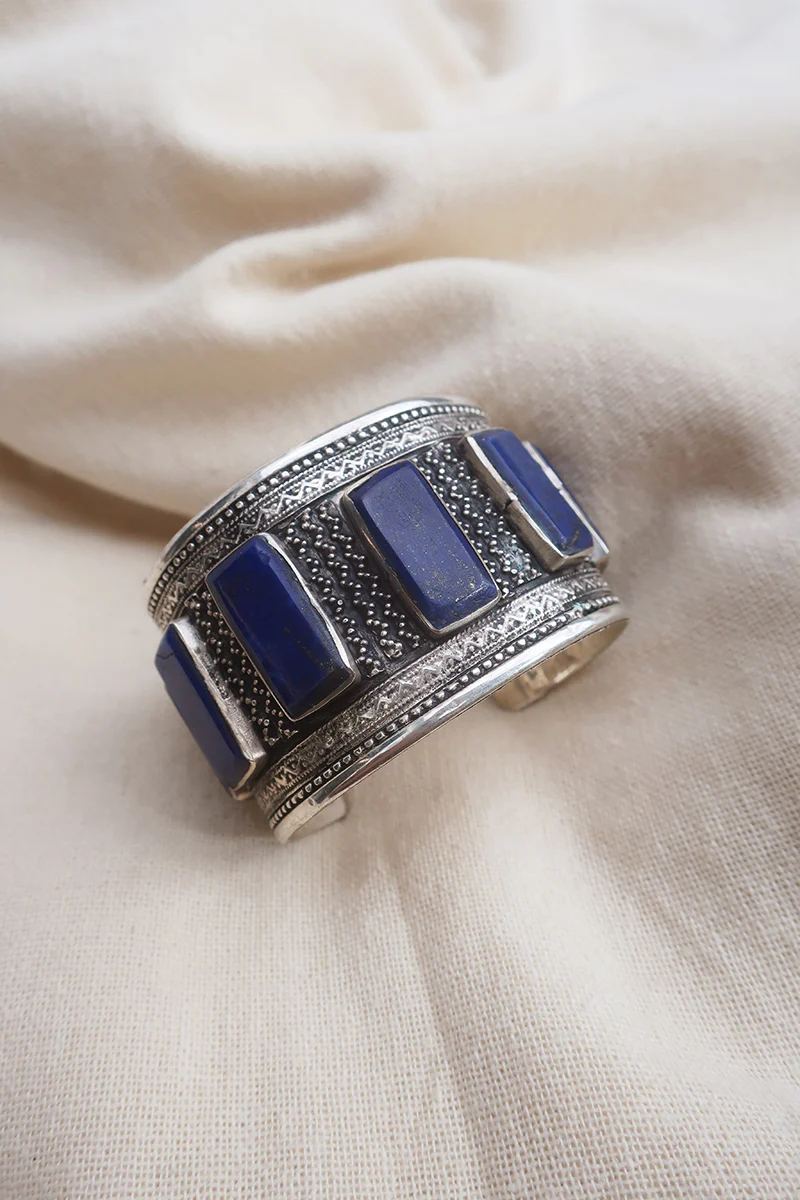 Turkish Silver Plated Brass Bangle with a Lapis Lazuli Sequence - Image 2