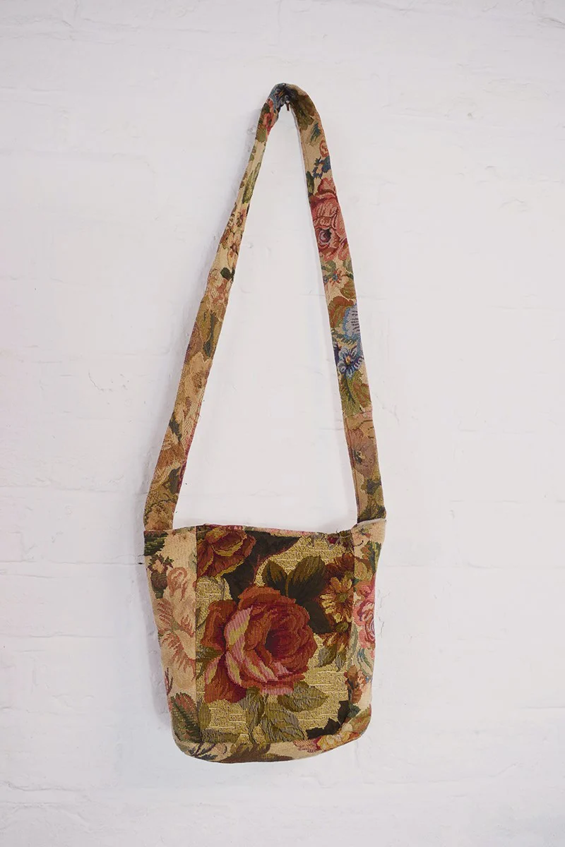 Vintage Rose Bloom Tapestry Side Pouch Bag - Image 3
