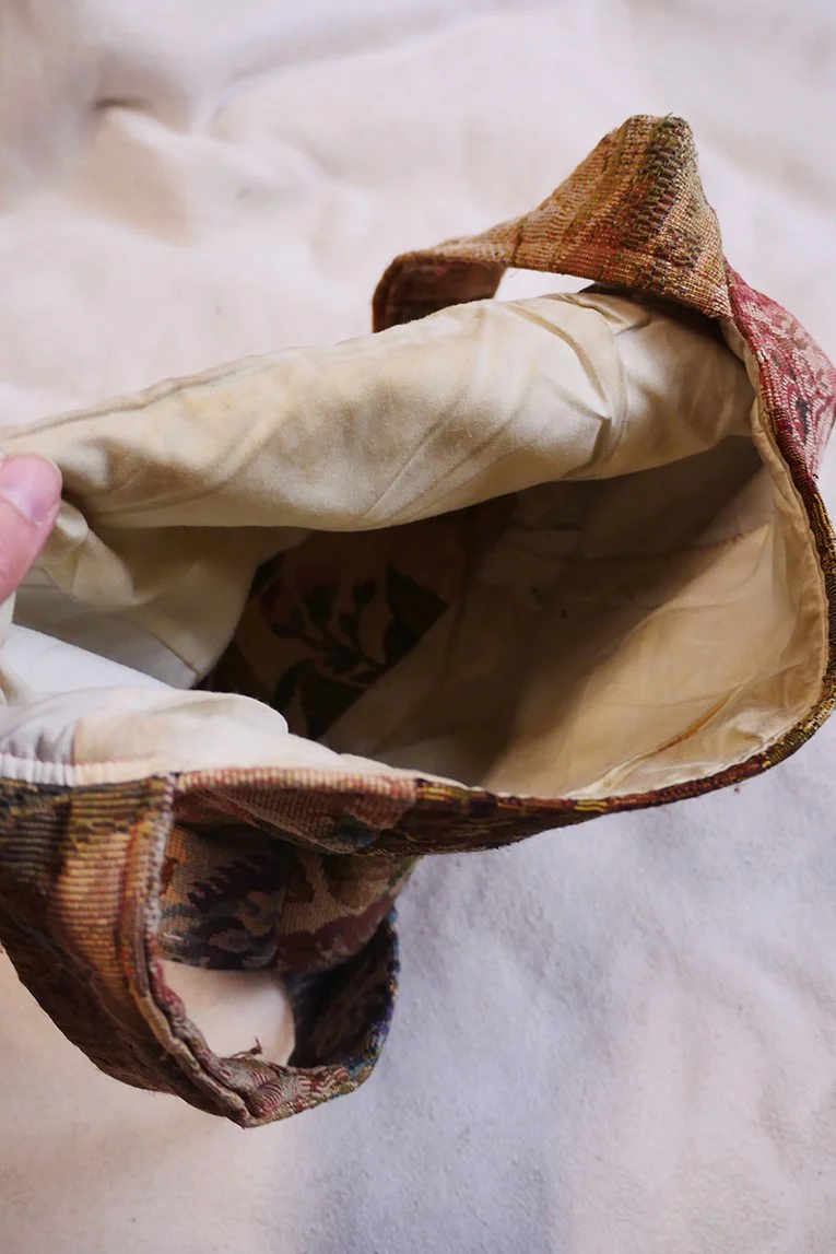 Vintage Rose Bloom Tapestry Side Pouch Bag - Image 4