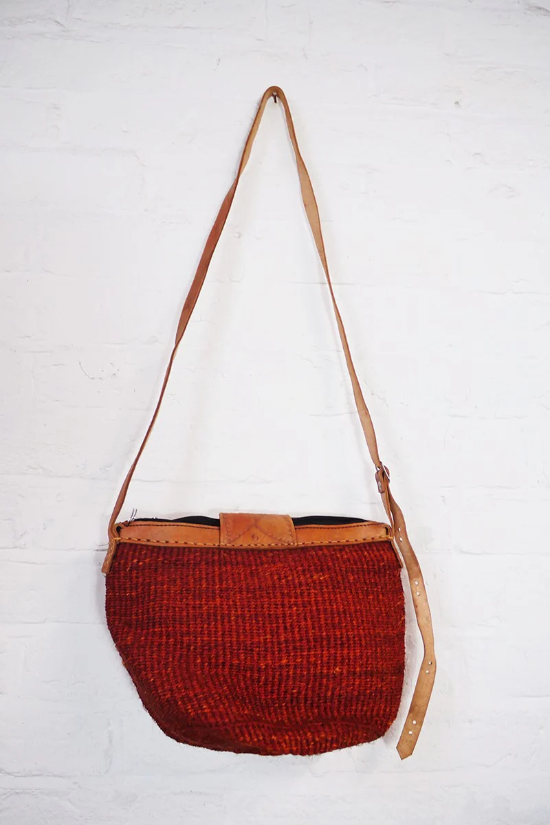 Vintage Russet Red Straw Market Bag - Image 3
