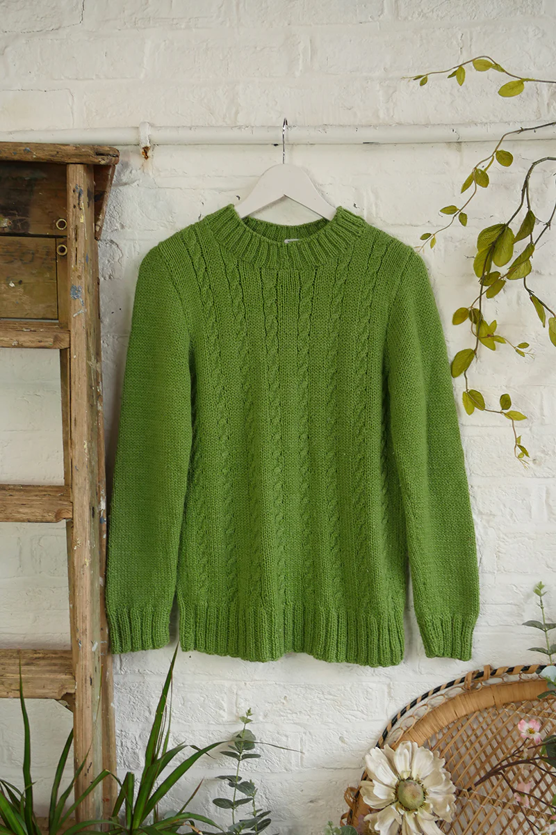 Vintage Knitwear - Miss Teresa's Hand-Me-Down - Size M/L